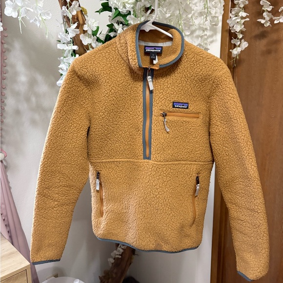 Patagonia Camel Fleece with Blue Trim - Picture 3 of 8